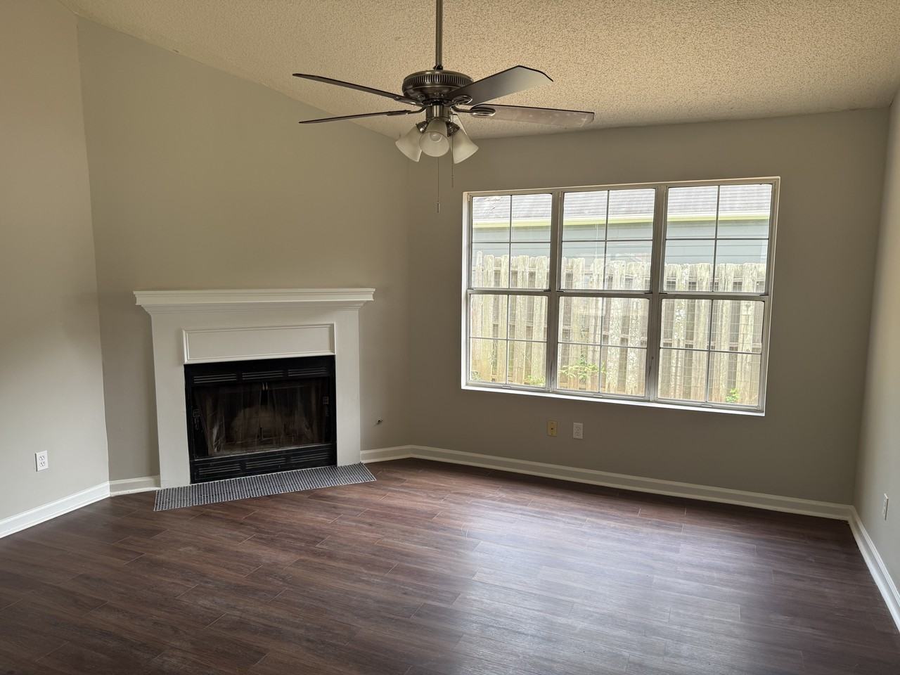 2400 Glenmore Ct Sw #NA - Photo 4 of 14