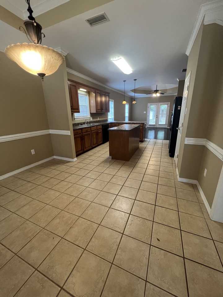 1013 Dickenson Ave #NA - Photo 4 of 17