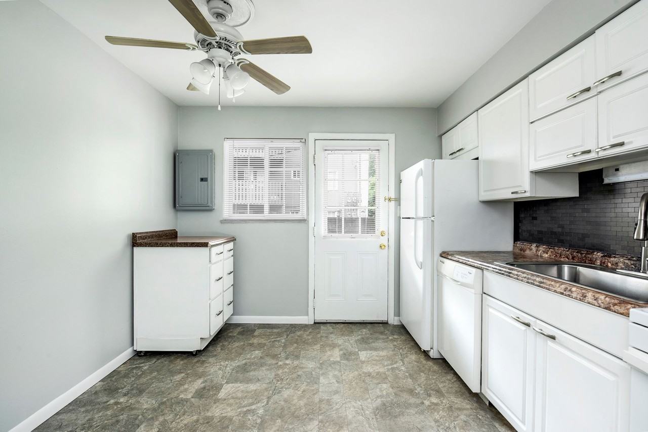 Riverview Place Apartments - Photo 3 of 50