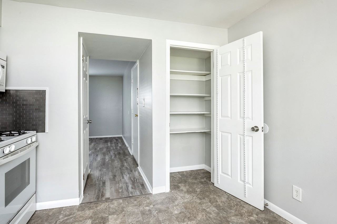 Riverview Place Apartments - Photo 4 of 50