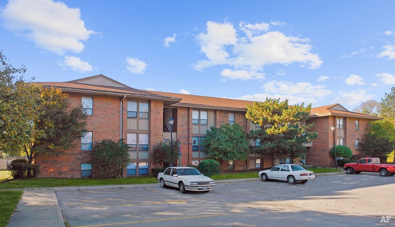 The Woodside Apartments - Photo 2 of 25