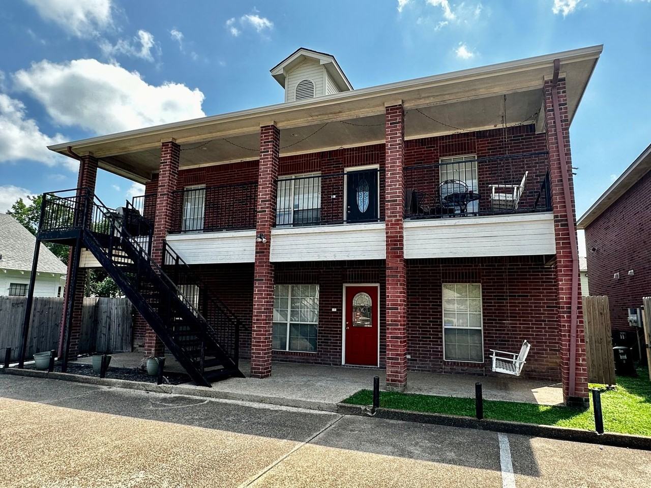 4/4 Duplex in the Baylor Bubble! - Photo 2 of 25