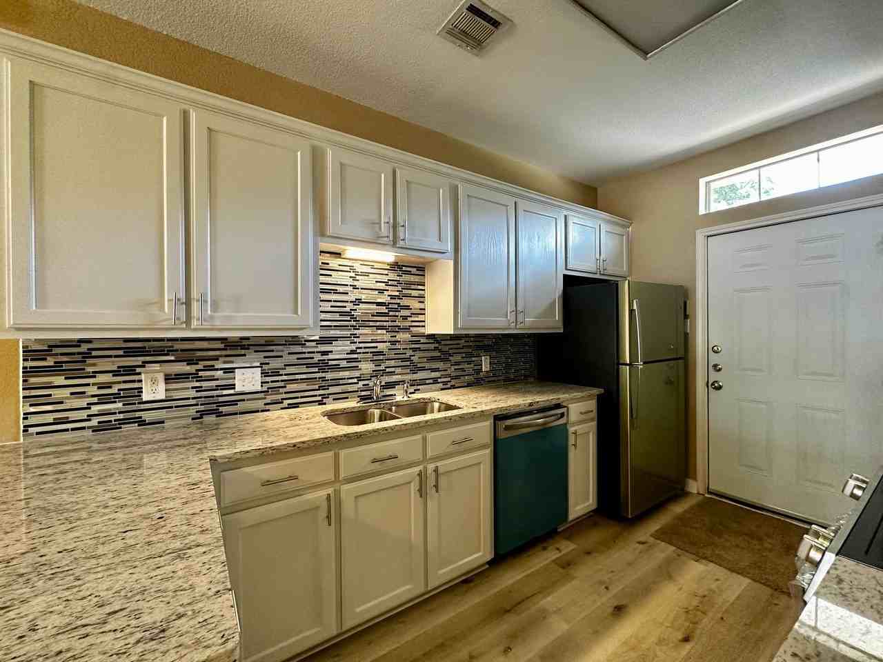 4/4 Duplex in the Baylor Bubble! - Photo 3 of 25