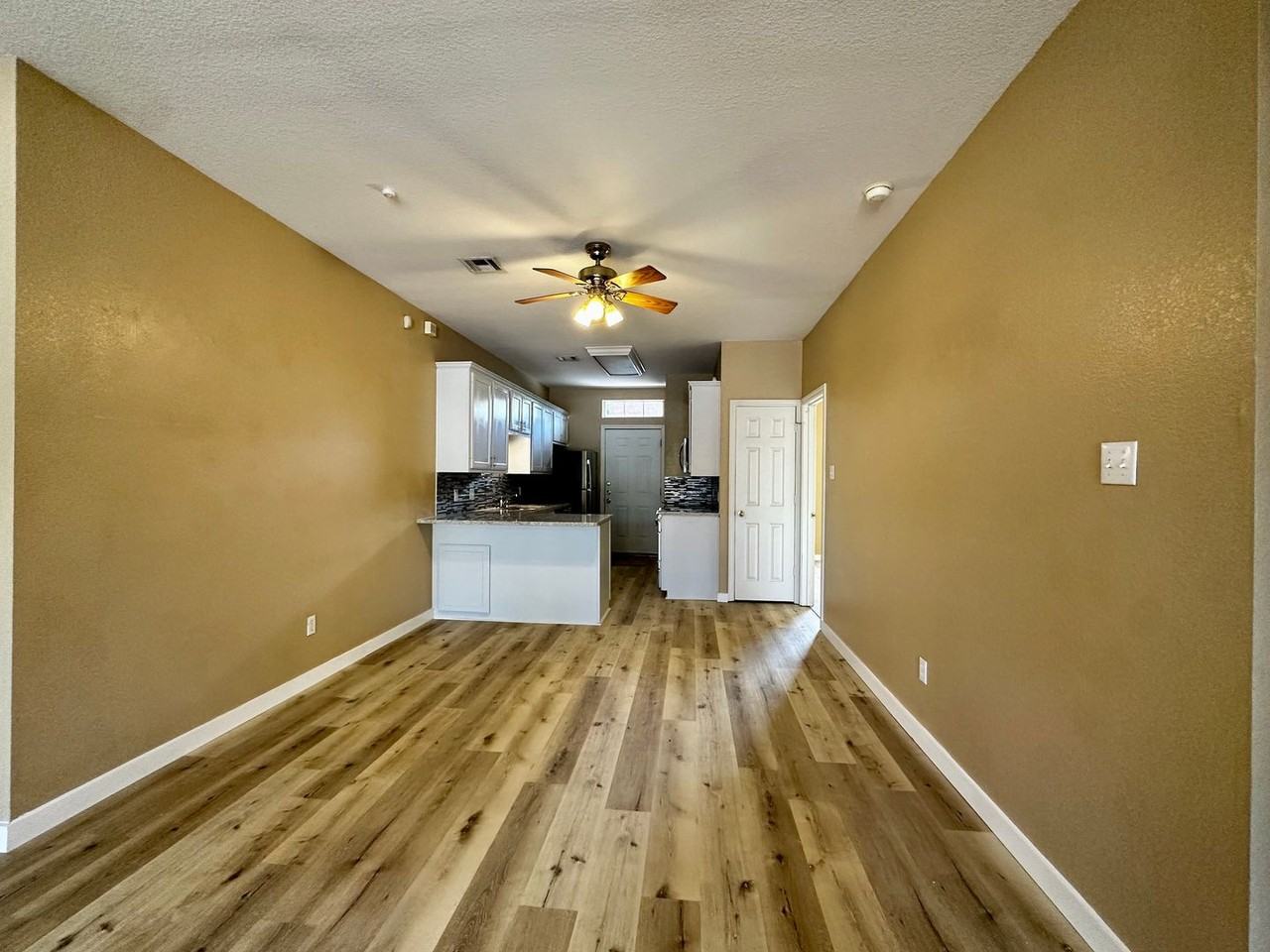 4/4 Duplex in the Baylor Bubble! - Photo 4 of 25