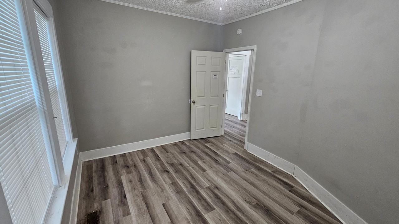 5614 6th Ave - Photo 5 of 10