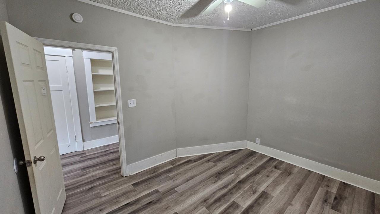 5614 6th Ave - Photo 6 of 10