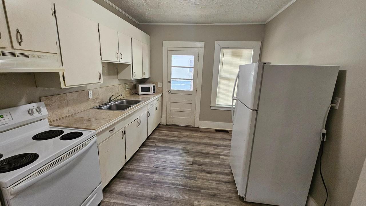 5614 6th Ave - Photo 7 of 10