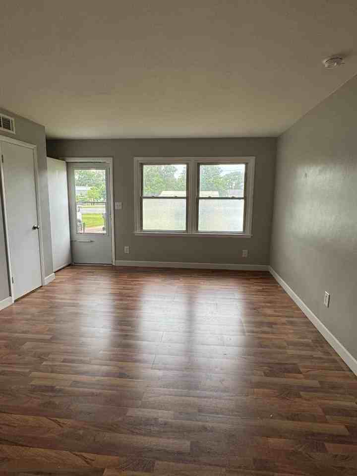 923 W Buffalo St - Photo 3 of 16