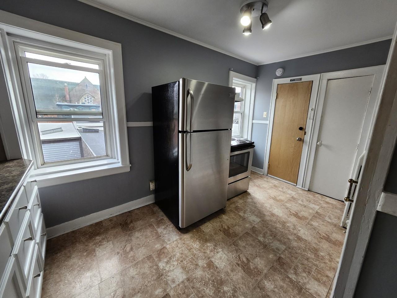 80 Princess St #10 - Photo 2 of 12