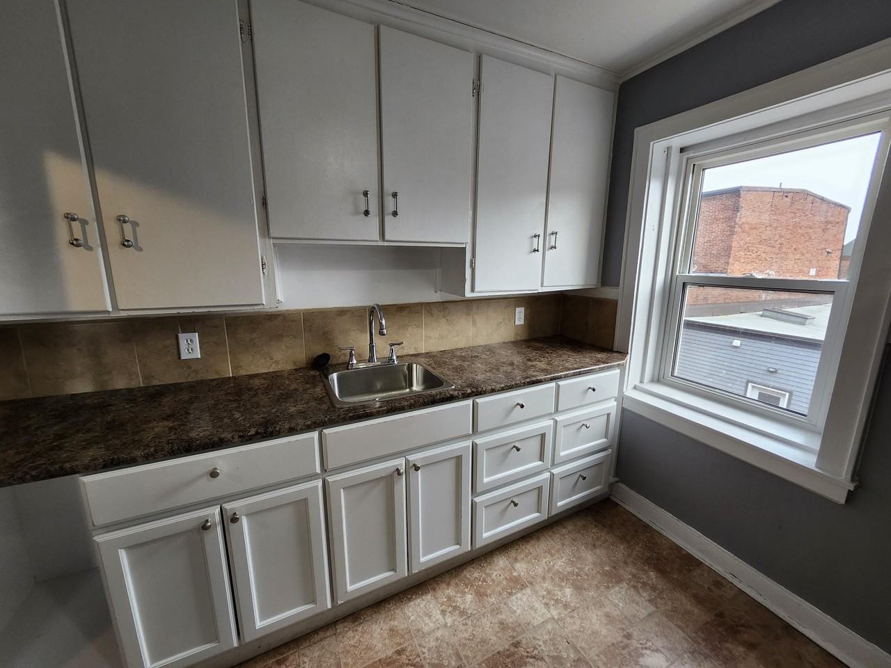 80 Princess St #10 - Photo 3 of 12