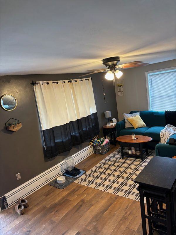 356 College St - Photo 3 of 9