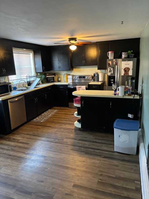 356 College St - Photo 4 of 9