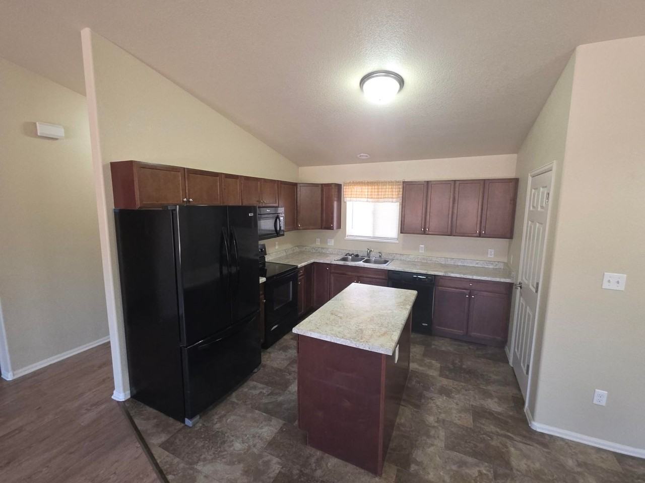 3154 Glendam Dr - Photo 5 of 15