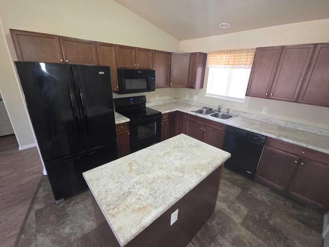 3154 Glendam Dr - Photo 4 of 15