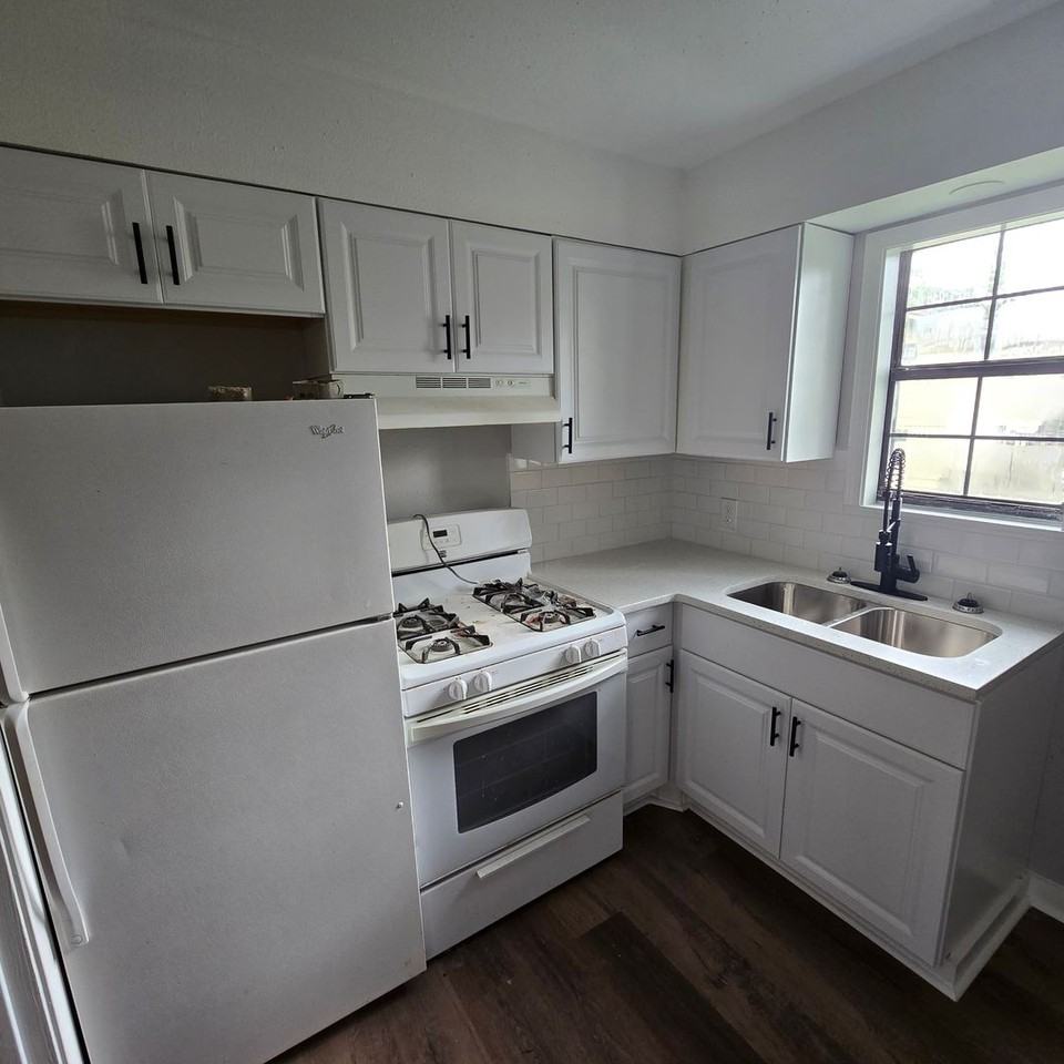 635 N Conway St - Photo 3 of 18