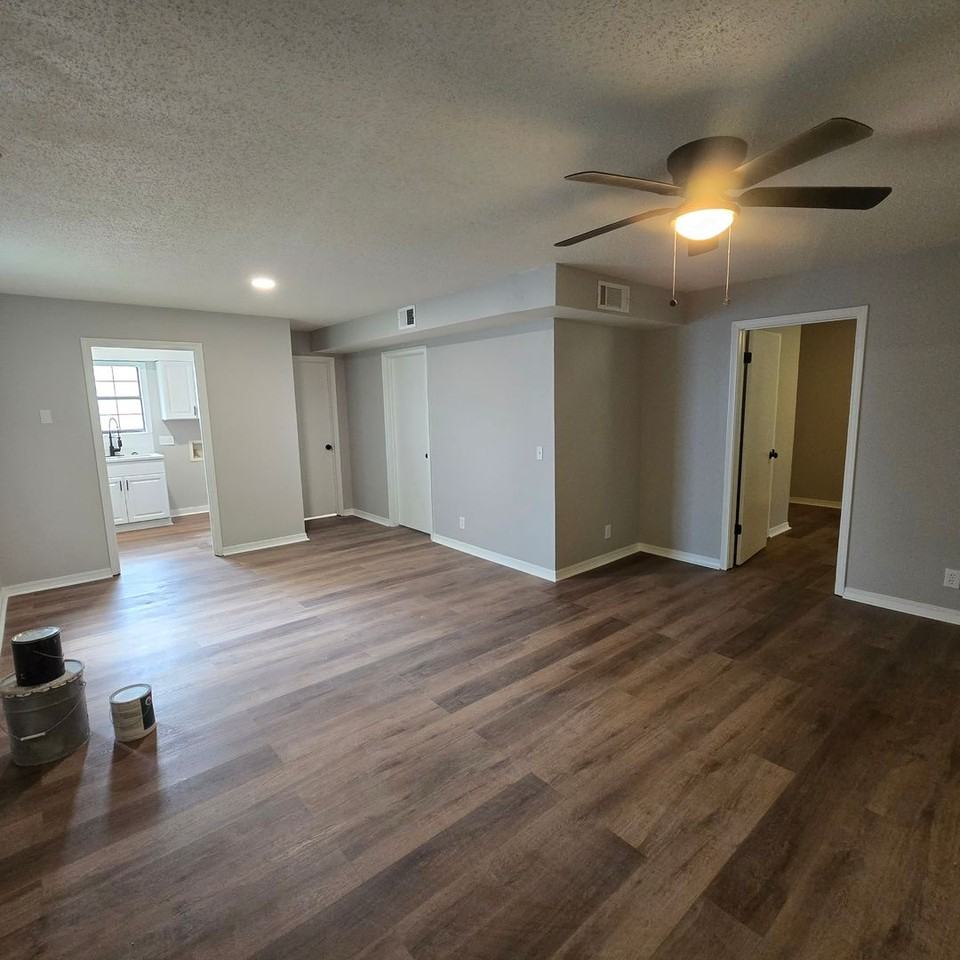 635 N Conway St - Photo 2 of 18