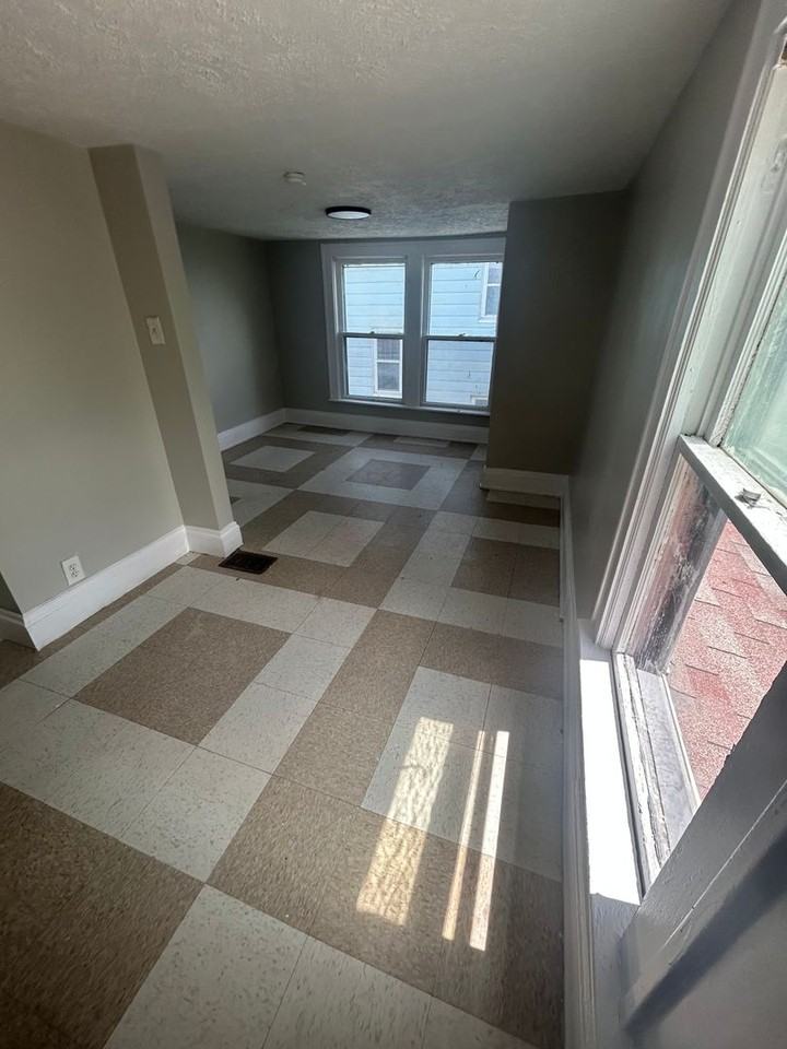 10410 Avon Ave - Photo 3 of 10