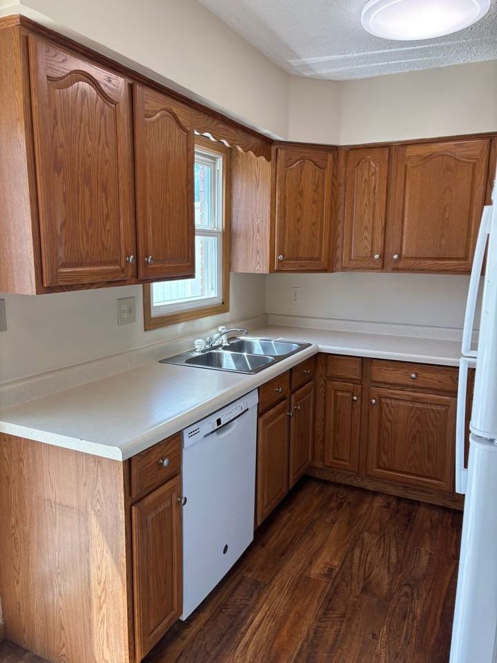 444 S 14th St #B - Photo 3 of 11