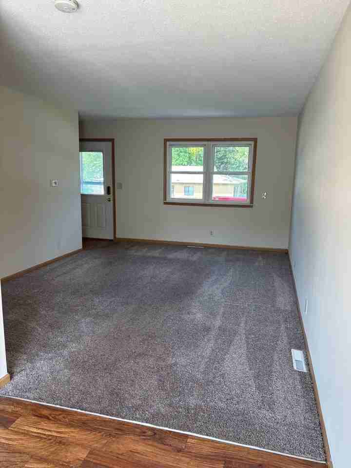 444 S 14th St #B - Photo 5 of 11