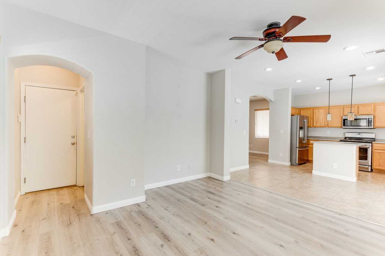 7981 Imperial Treasure St - Photo 6 of 29