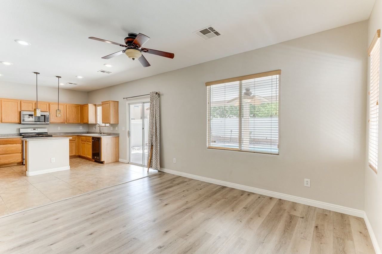 7981 Imperial Treasure St - Photo 2 of 29