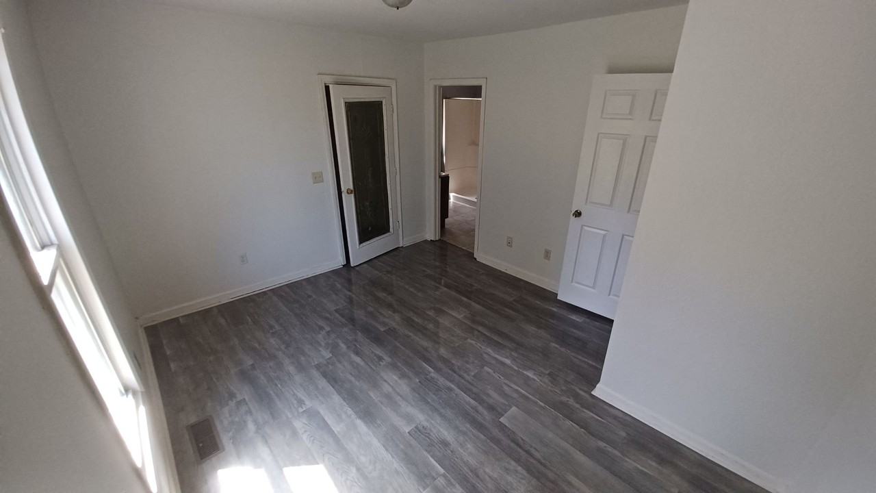 2265 Avondale Ave - Photo 3 of 12