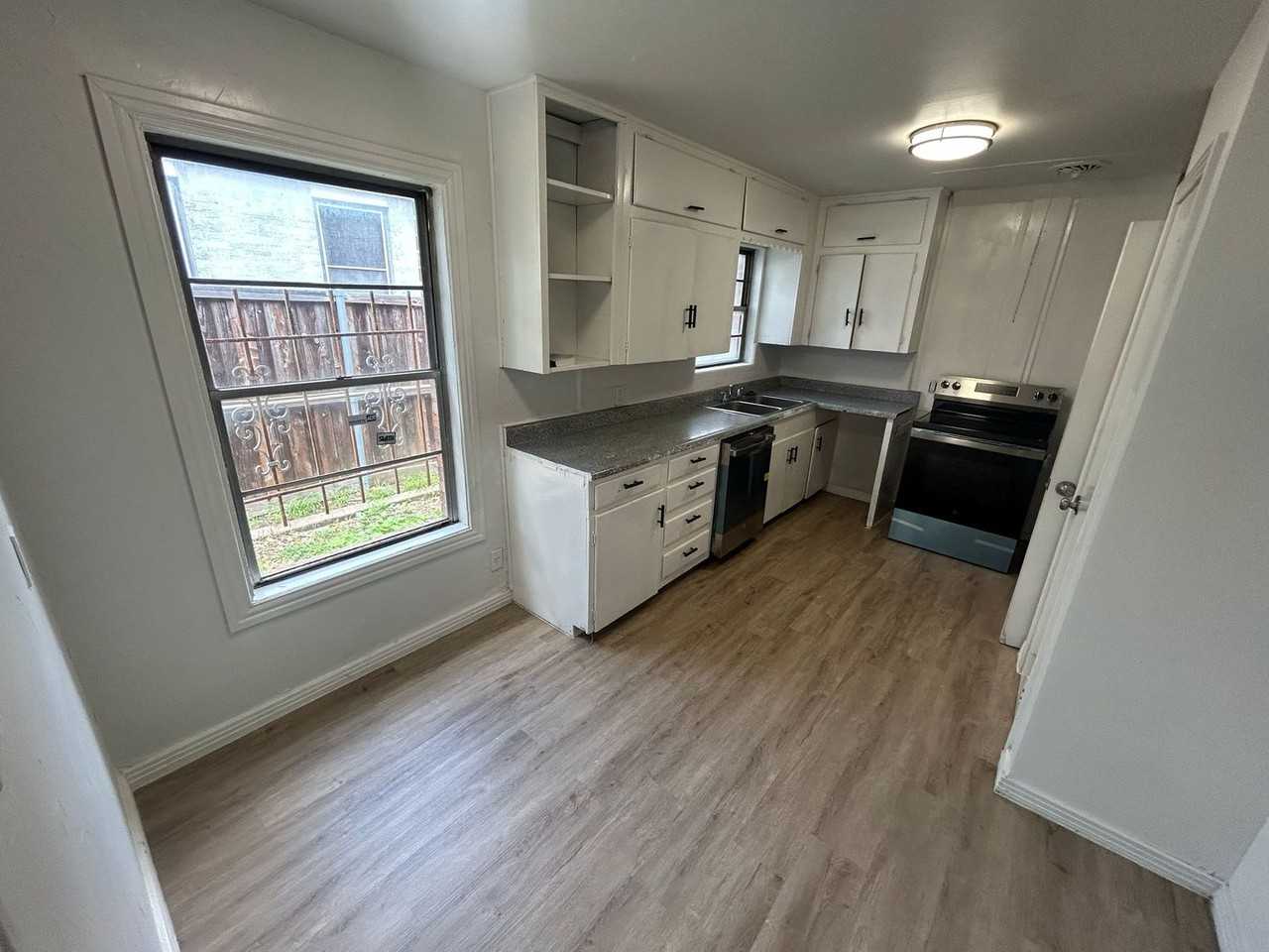 2129 E Illinois Ave - Photo 2 of 7