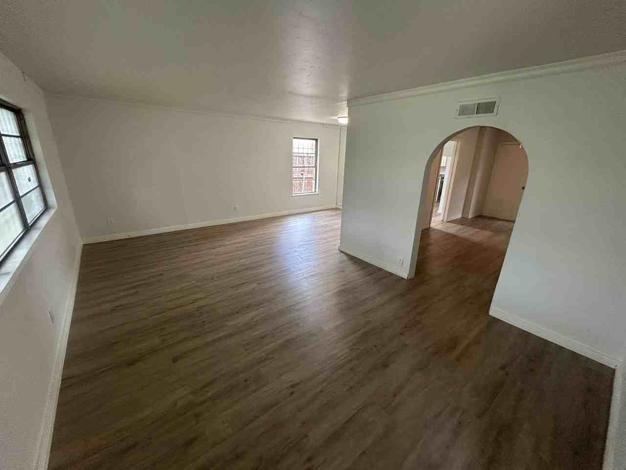 2129 E Illinois Ave - Photo 4 of 7