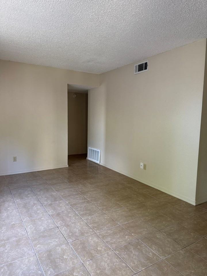 EastRidge Apartments - Photo 7 of 12