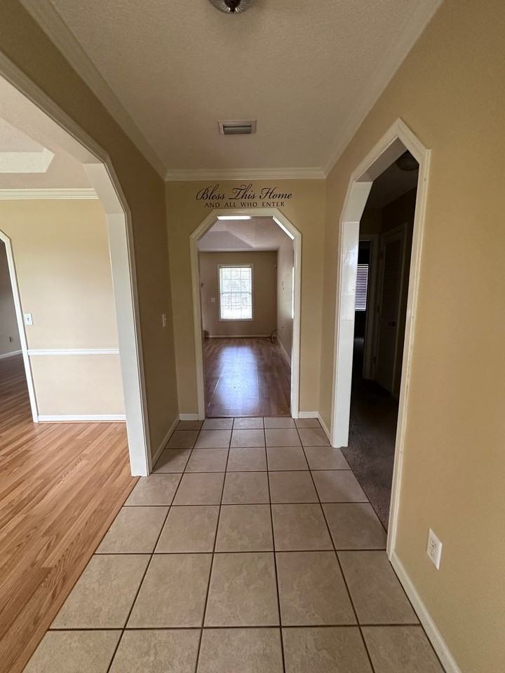 100 Britt Dr - Photo 2 of 13