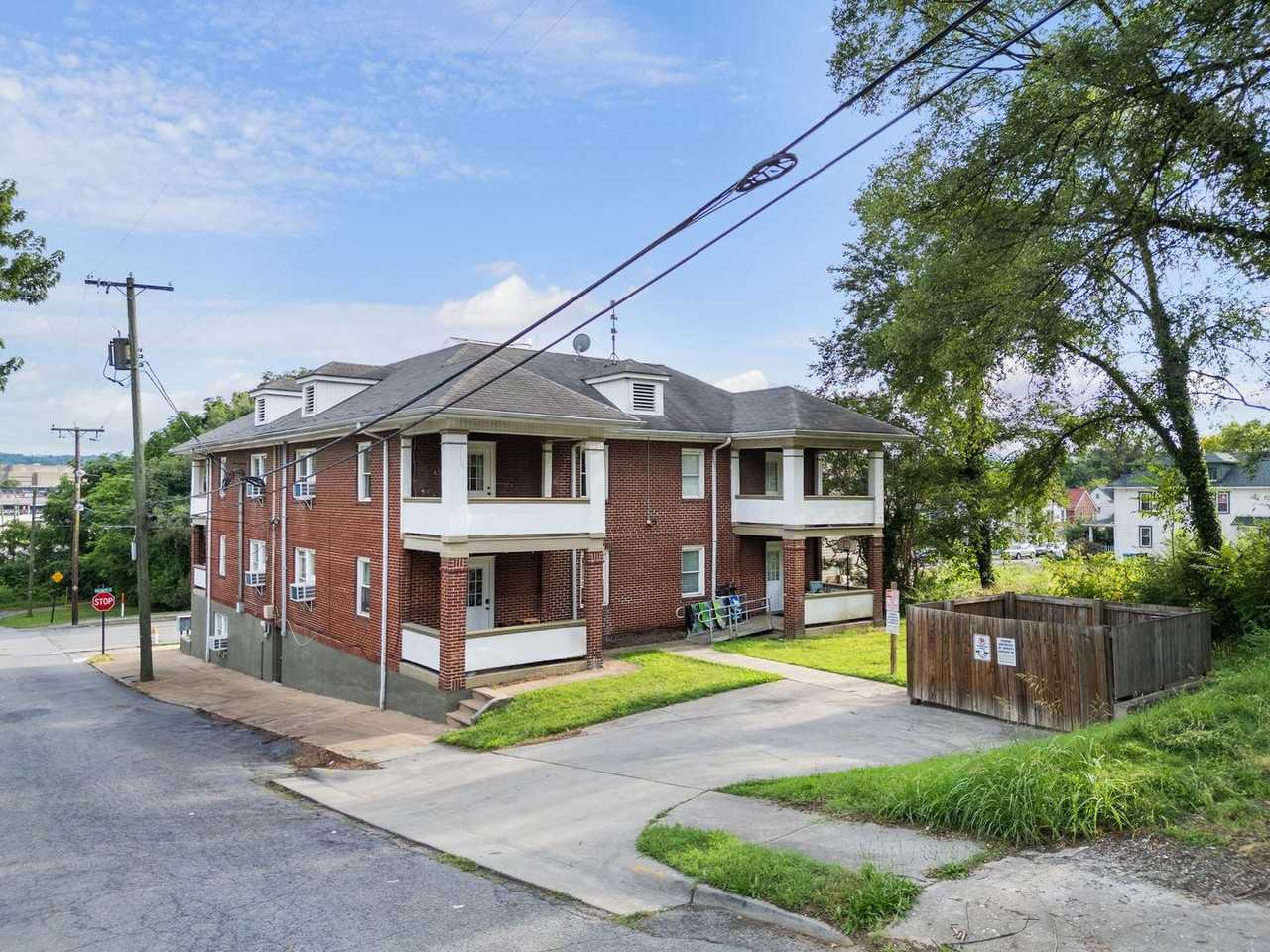 Gilmer Apartments - Photo 4 of 30
