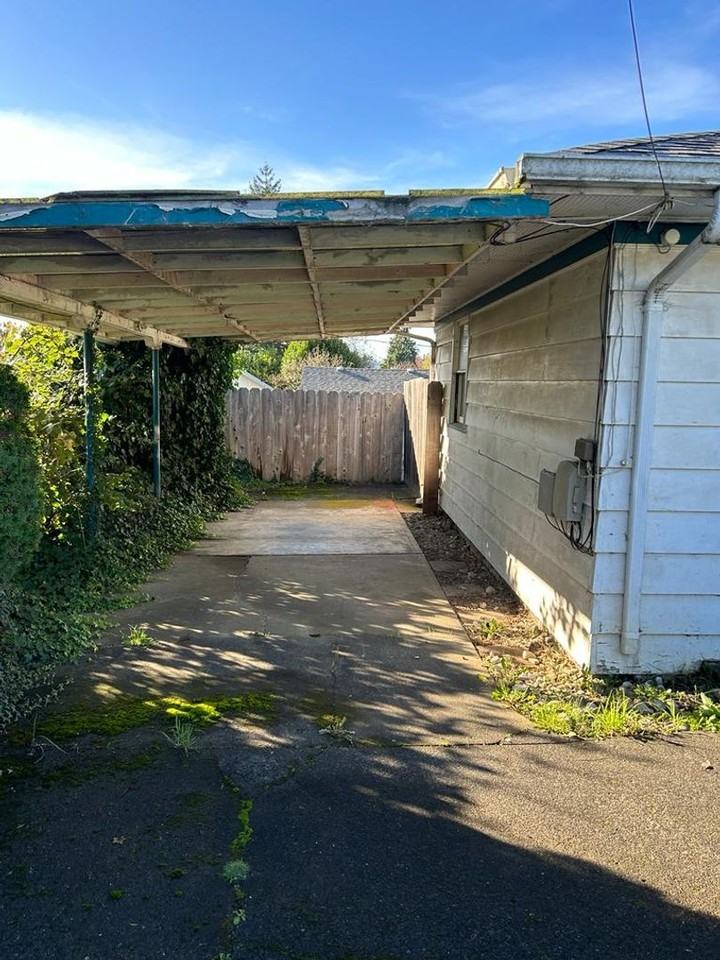 1075 N Folsom St - Photo 2 of 18