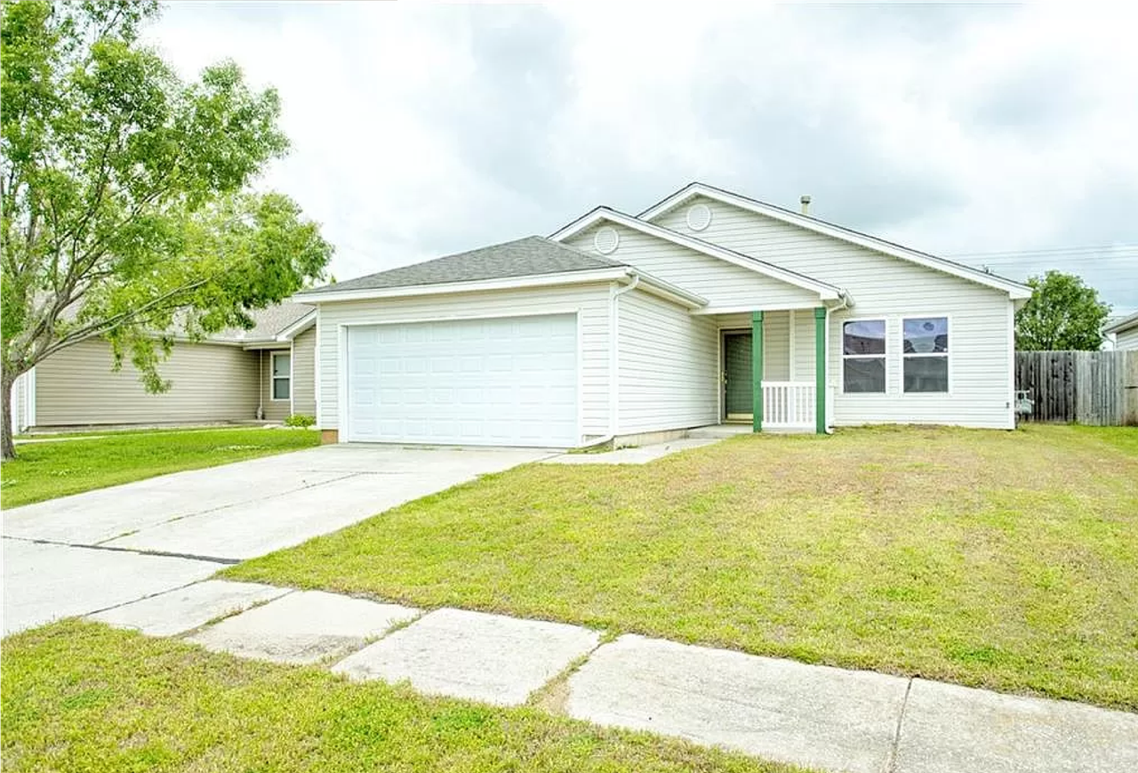 15420 Acacia Road - Photo 2 of 33