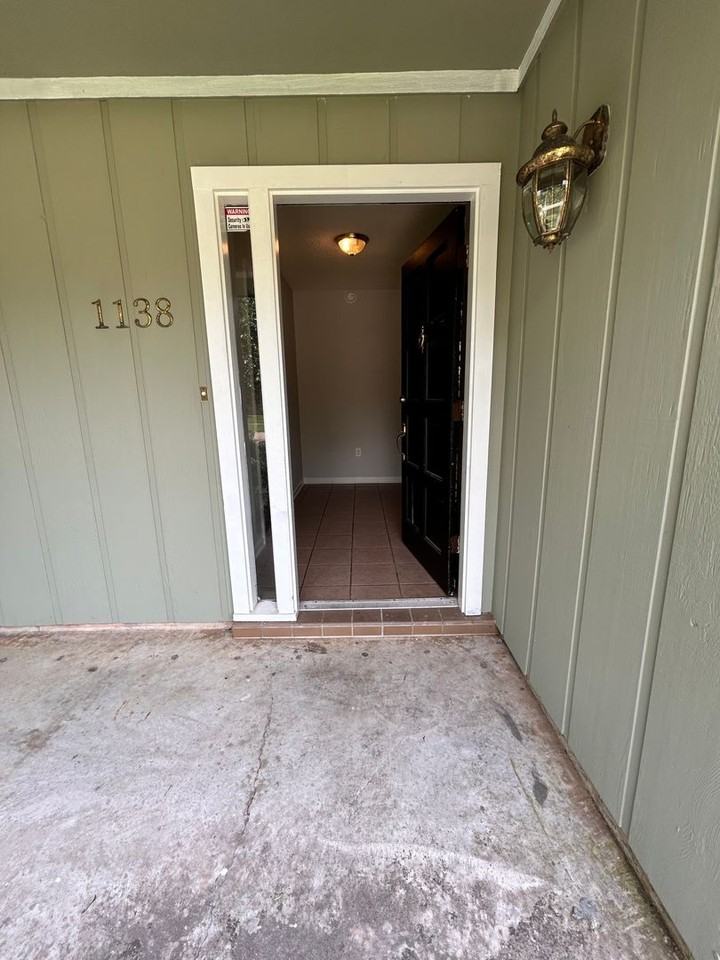 1138 Brookhollow Dr - Photo 3 of 23