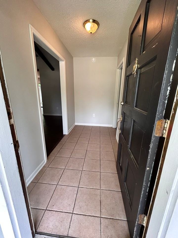 1138 Brookhollow Dr - Photo 4 of 23