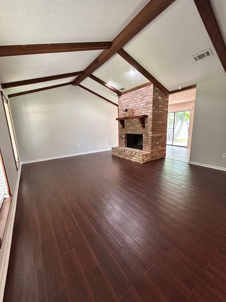 1138 Brookhollow Dr - Photo 5 of 23