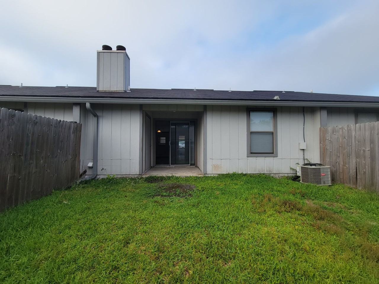 1337 Delaware Pl #B - Photo 2 of 9