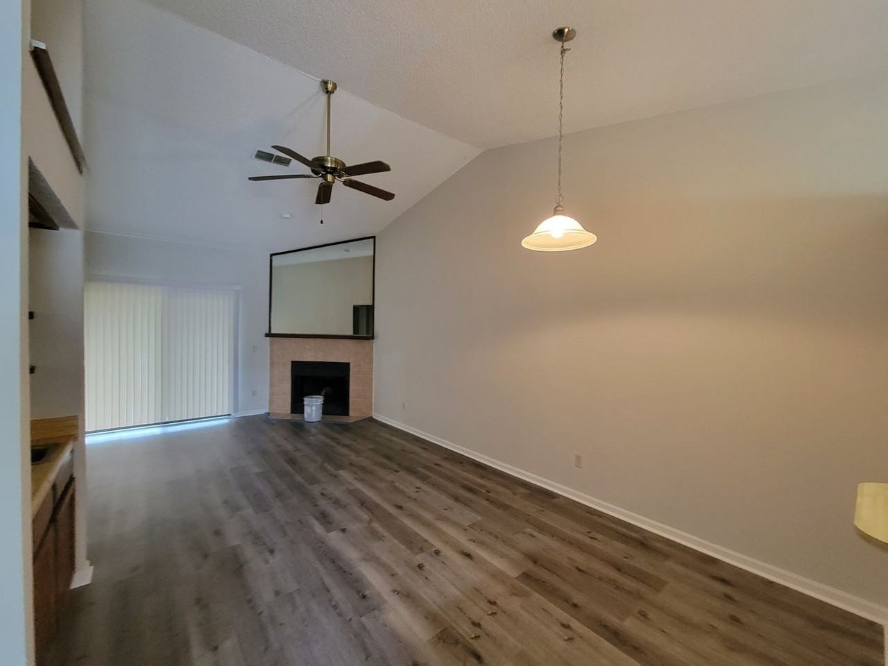 1337 Delaware Pl #B - Photo 3 of 9
