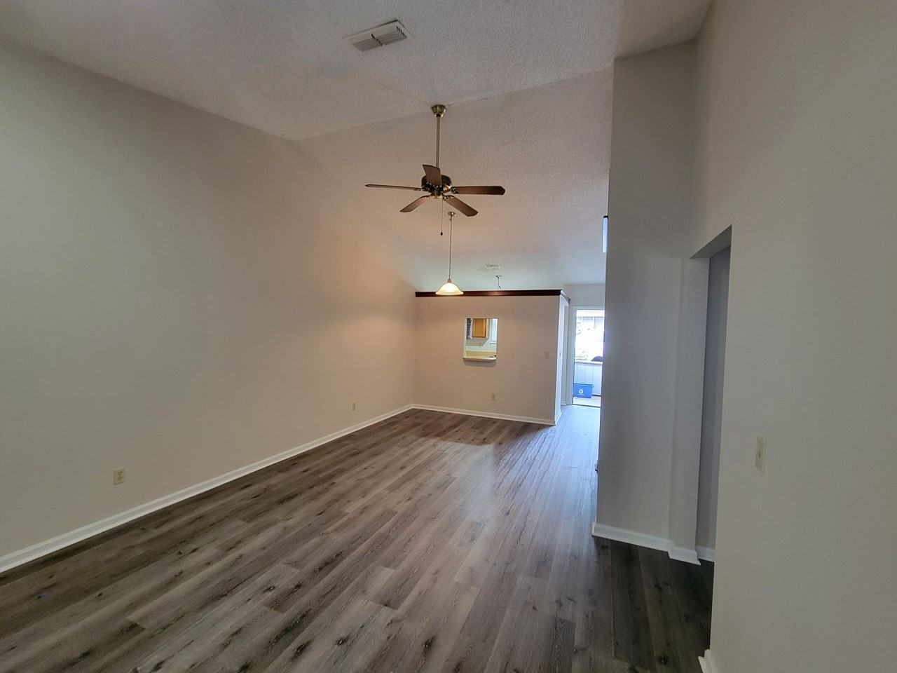 1337 Delaware Pl #B - Photo 4 of 9