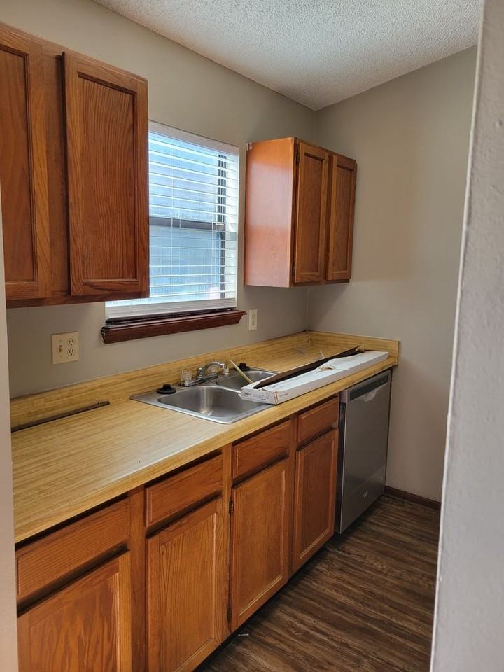 1337 Delaware Pl #B - Photo 6 of 9