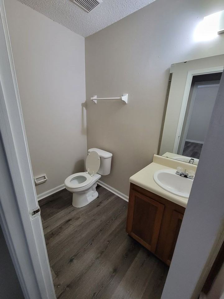 1337 Delaware Pl #B - Photo 7 of 9