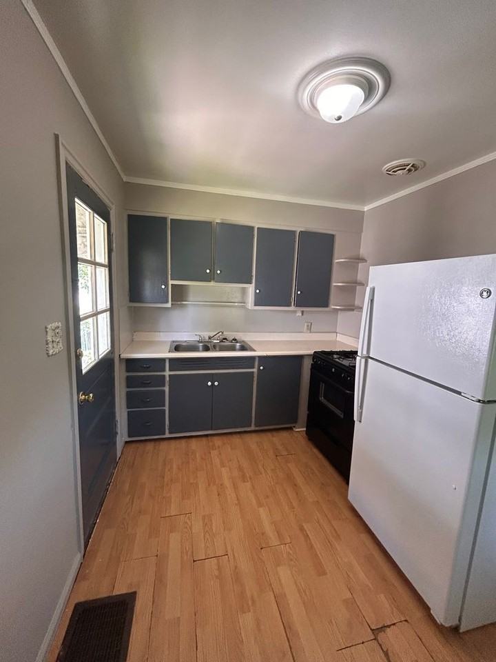 4223 Lillie St - Photo 3 of 6