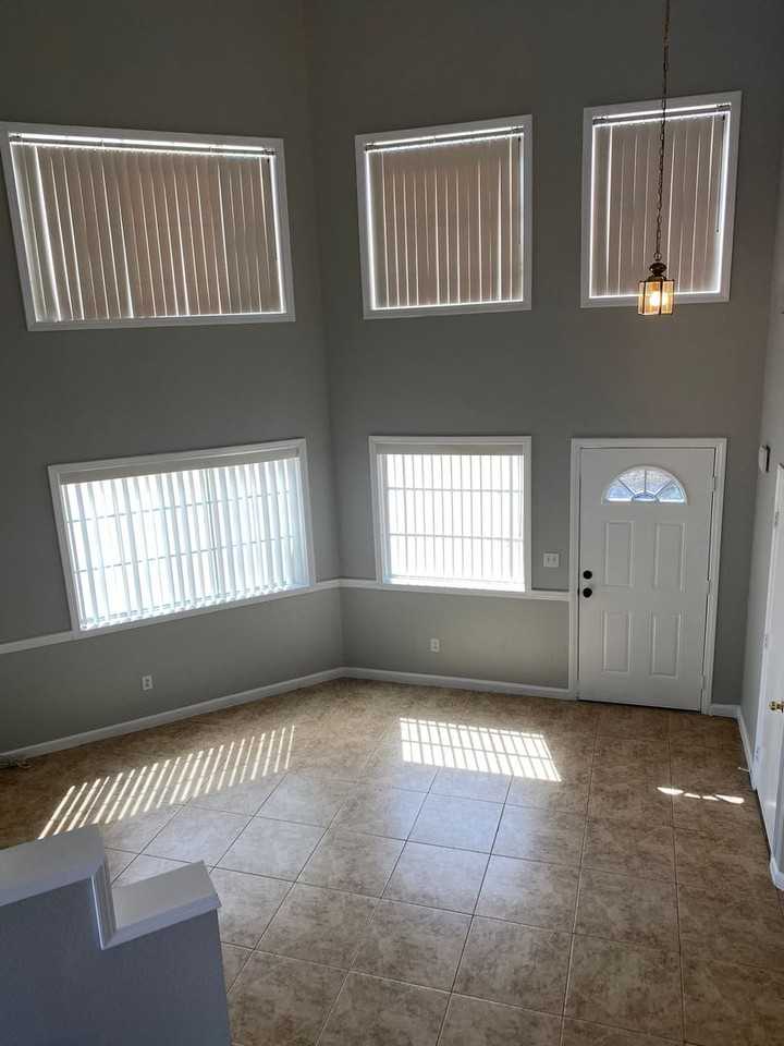 4028 Abrams Ave - Photo 3 of 37