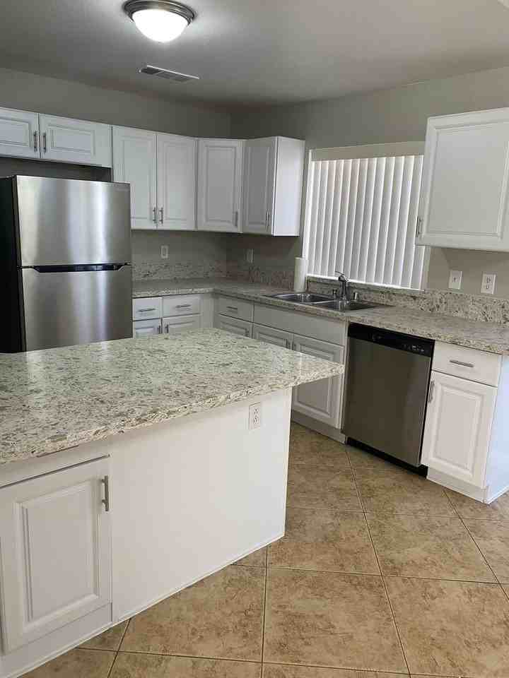 4028 Abrams Ave - Photo 4 of 37