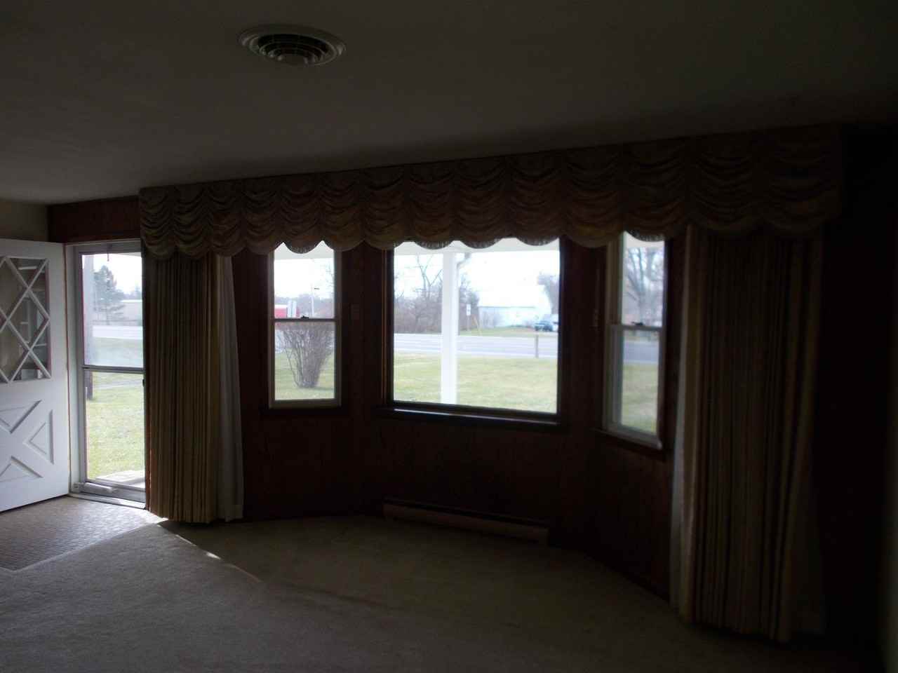 3589 Chester Blvd - Photo 3 of 21