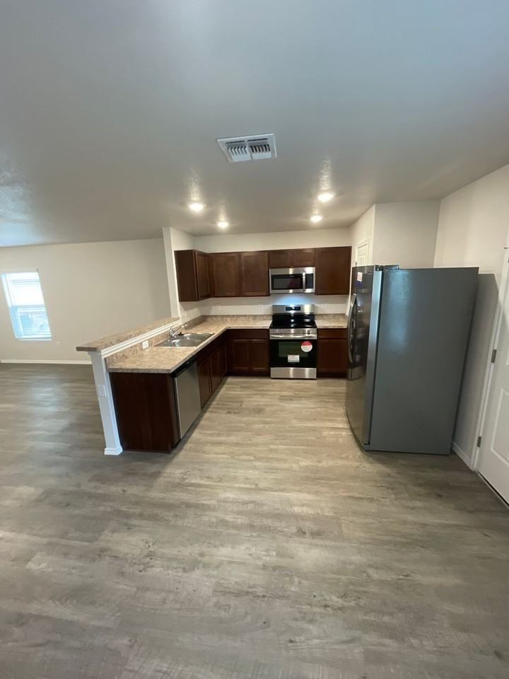 4218 Legend Hts - Photo 6 of 17