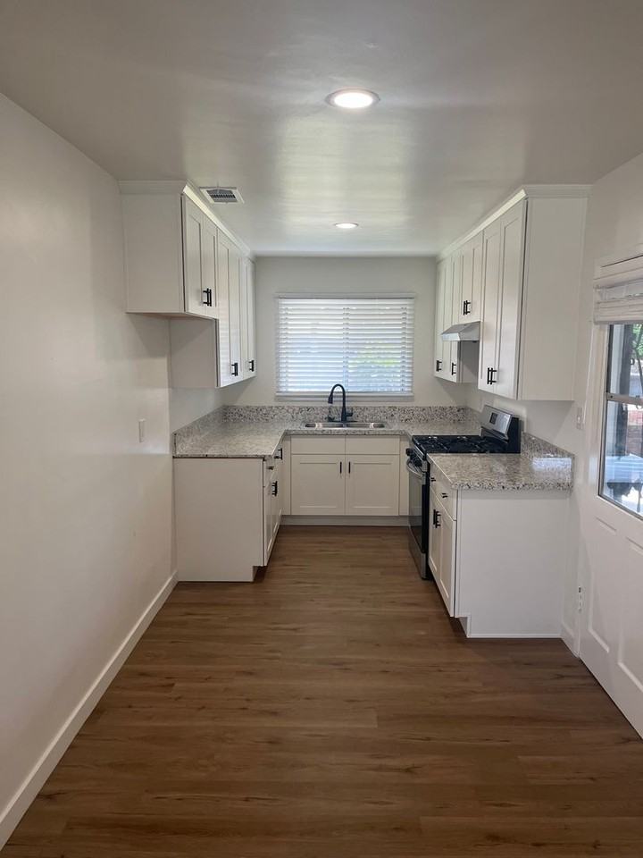 418 S Sunset Ave - Photo 3 of 44