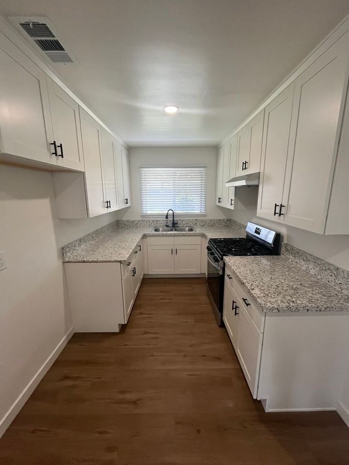 418 S Sunset Ave - Photo 4 of 44