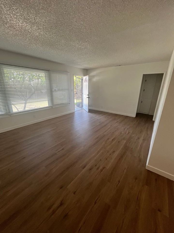 418 S Sunset Ave - Photo 5 of 44