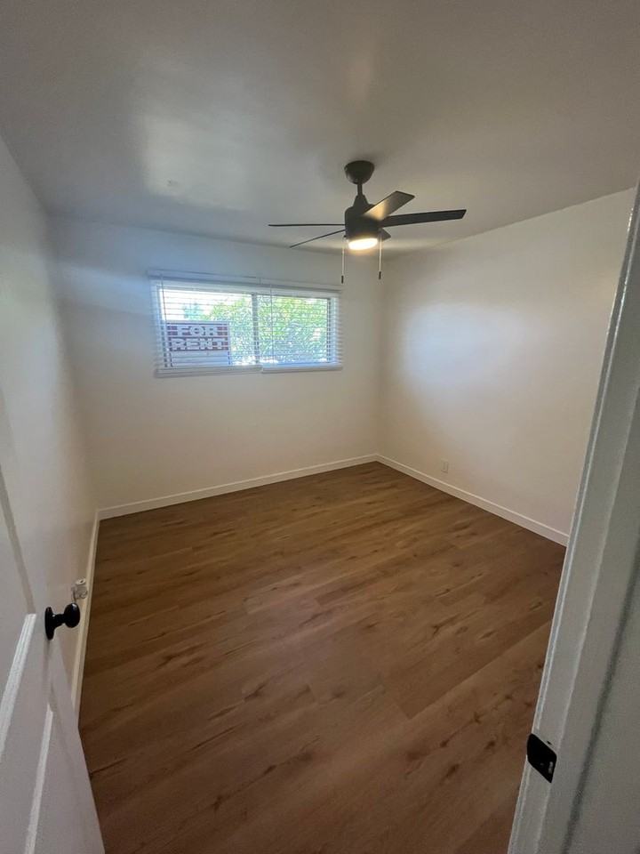 418 S Sunset Ave - Photo 7 of 44